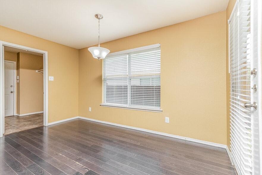 Building Photo - 2015 Woodhurst Trail