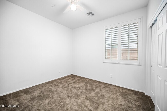 Building Photo - 2554 E Vermont Dr