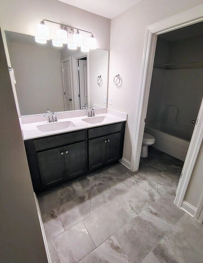 Building Photo - 7906 Pine St