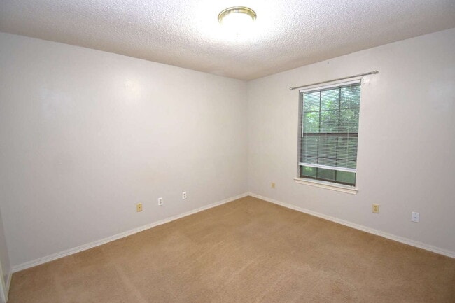 Building Photo - Charming West Pensacola Townhome – 2BR/2BA...
