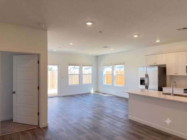 Building Photo - 3323 N Contessa Ave
