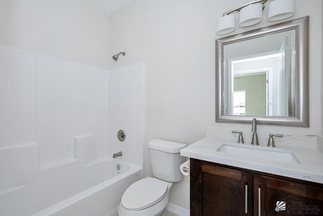 Building Photo - 10688 E 45th St