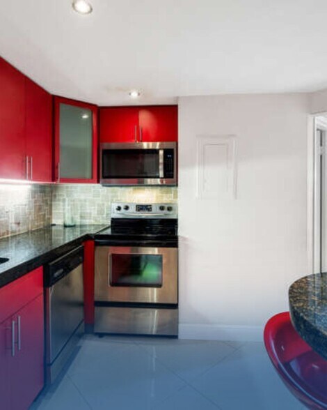 Building Photo - 801 Brickell Bay Dr