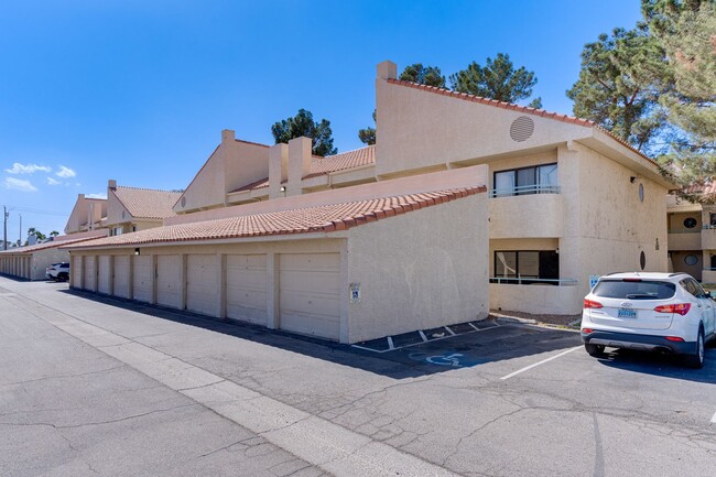 Building Photo - 830 N Sloan Ln