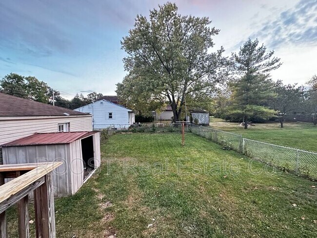 Building Photo - 1547 Garling Ave
