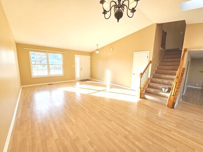 Building Photo - 2315 Meadows Ln