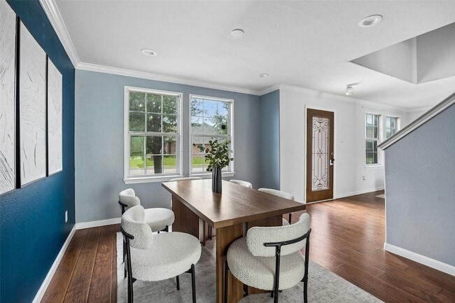 Building Photo - 320 S Mesa Verde Way