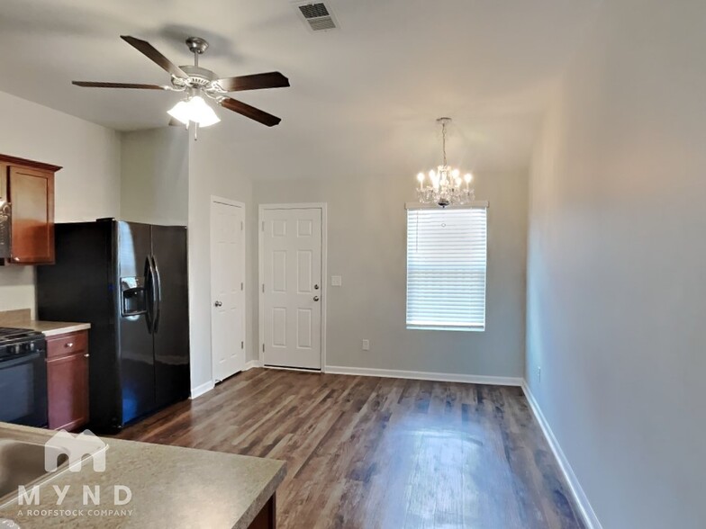 Building Photo - 390 Woodland Trl