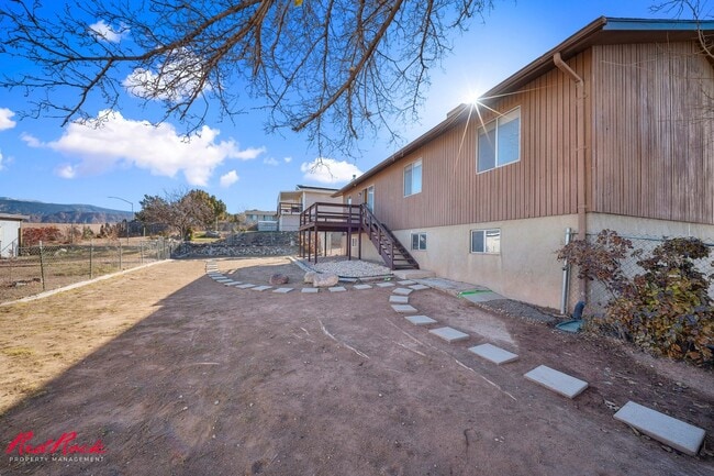 Building Photo - Warm, and Inviting Home in Cedar City!