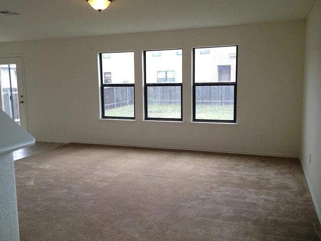 Building Photo - 2200 Weiss Ln