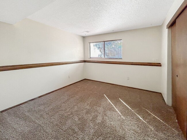 Building Photo - $0 DEPOSIT OPTION. CENTRALLY LOCATED 4 BEDROOM SPLIT LEVEL HOME IN WESTMINSTER!