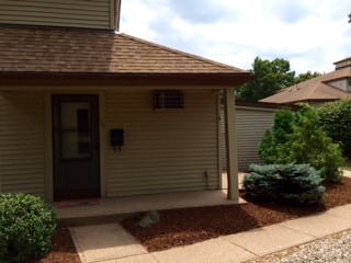 Front entrance of townhouse for rent - 165 South St
