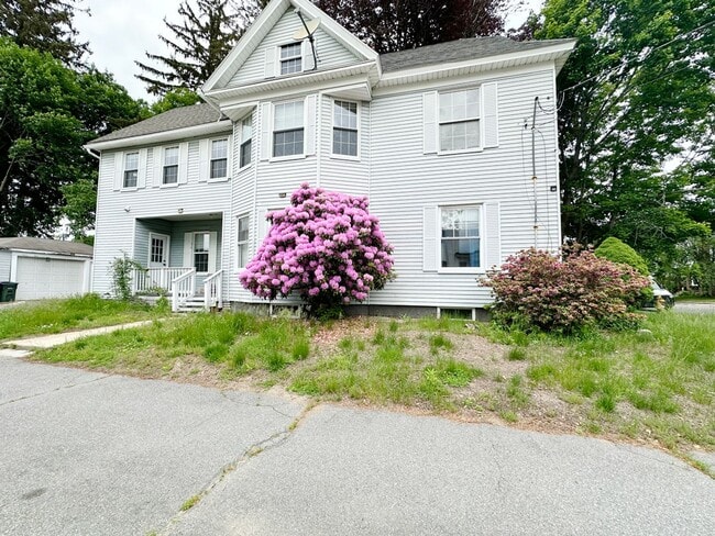 Building Photo - Beautiful 3 BR 1.5 BA Leominster SFH