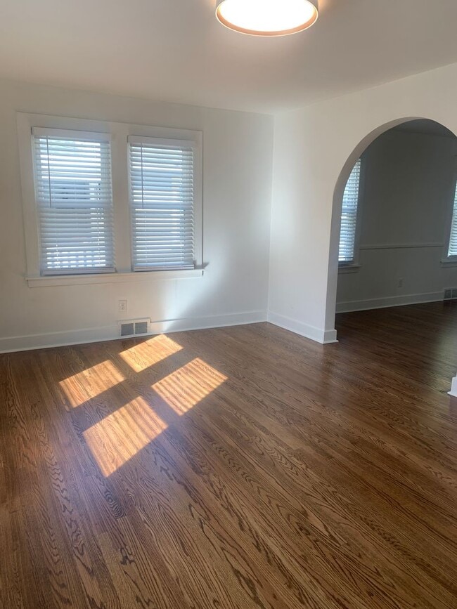 Building Photo - GREAT LOCATION!  Charming Crescent Hill Home