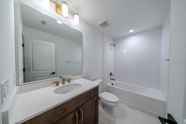 Building Photo - 1895 Pinecliff Dr