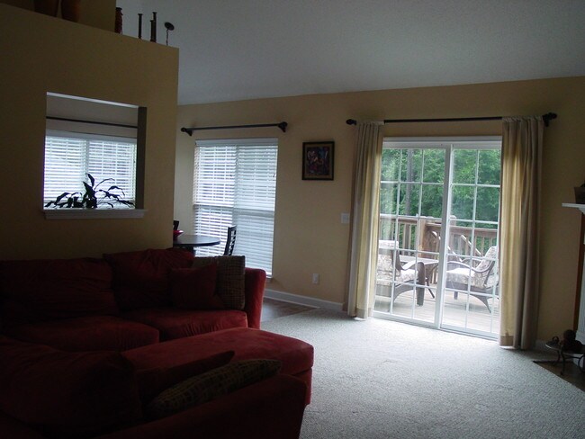 Building Photo - 215 Pink Dogwood Ln