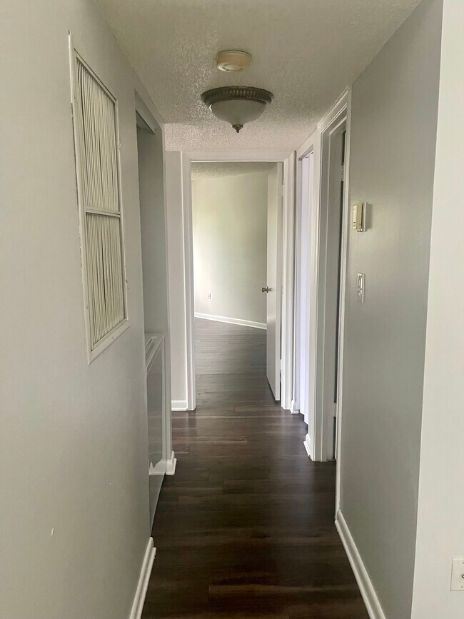 Building Photo - 3564 Southpointe Dr