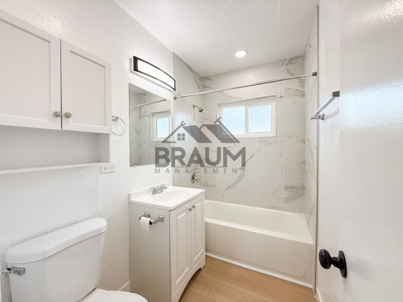 Building Photo - 4636 Laurel Canyon Blvd