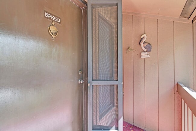 Building Photo - CHARMING PELICAN COVE CONDO!