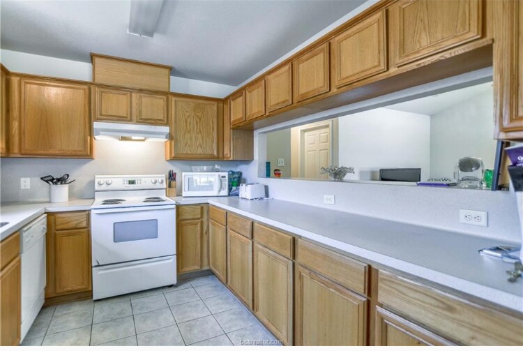 Building Photo - 921 Sun Meadow St