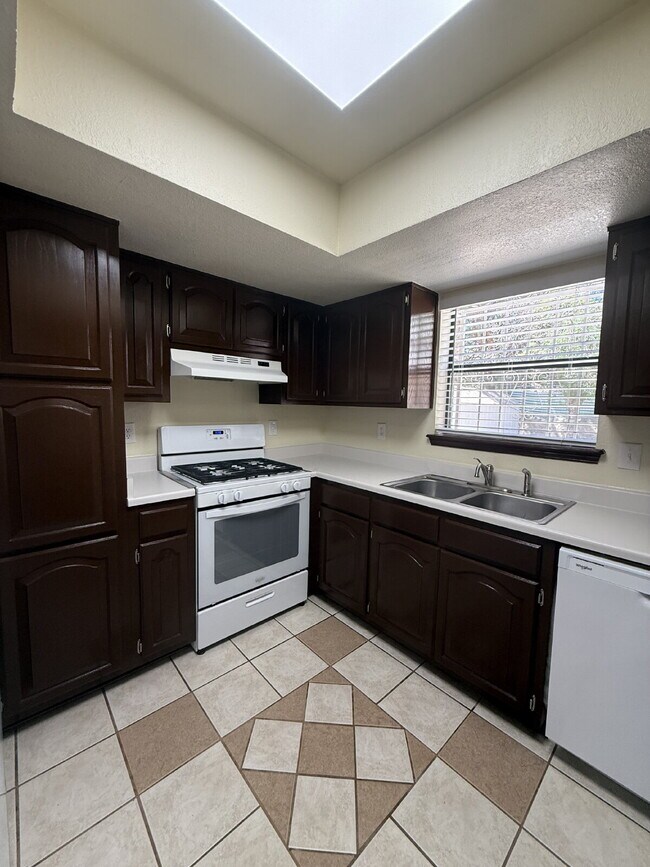 Building Photo - 12000 Ivory Gate Way