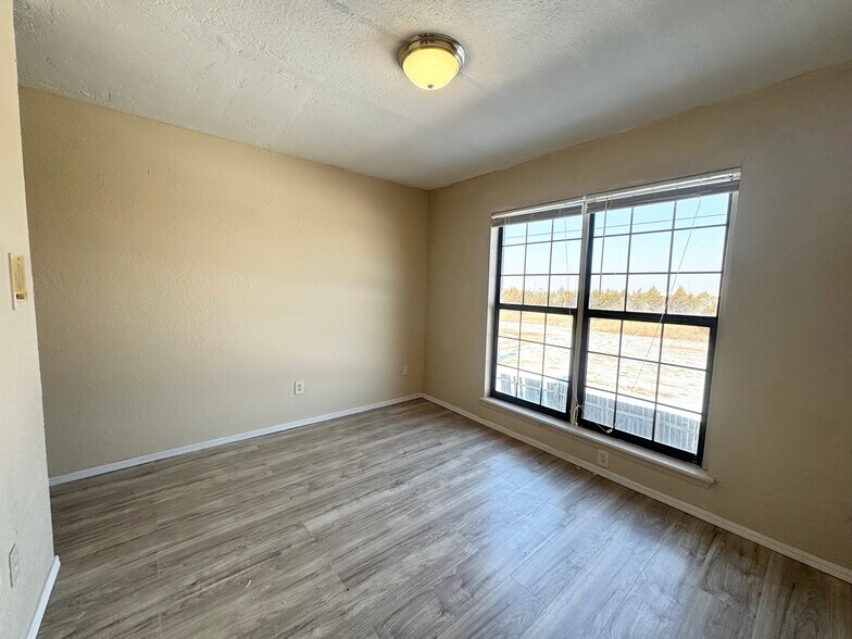 Building Photo - 401 NE 115th St