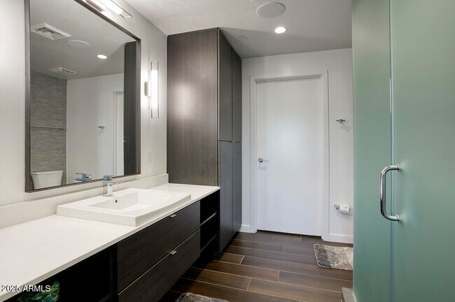 Building Photo - 200 W Portland St