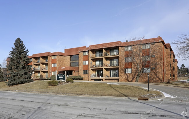 Building Photo - Parklawn Manor