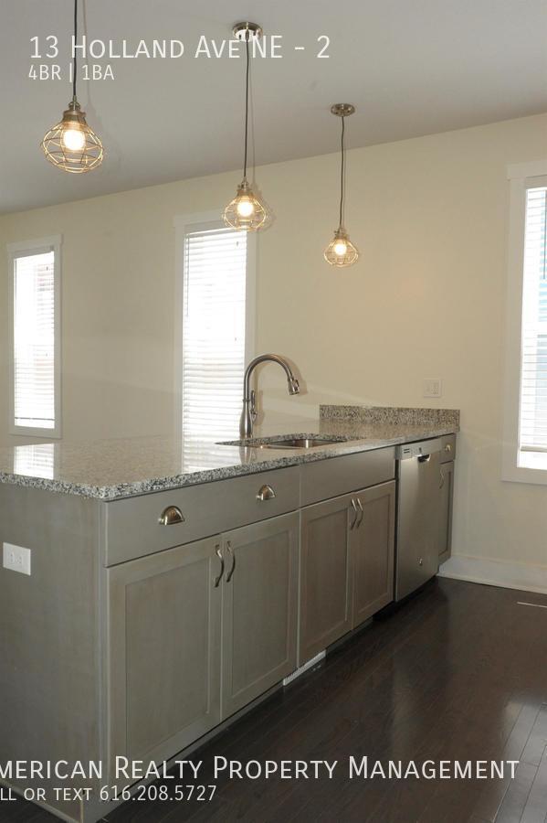 Building Photo - 13 Holland Ave NE