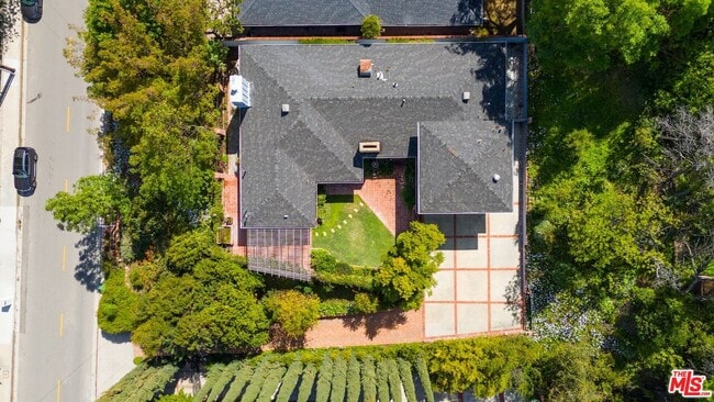 Building Photo - 4645 Petit Ave