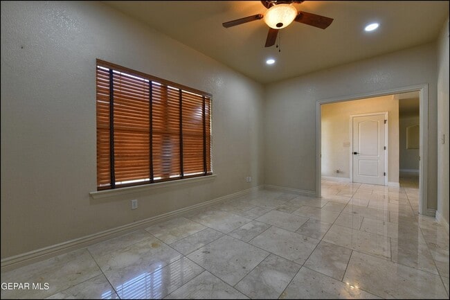 Building Photo - 6732 Pearl Ridge Dr