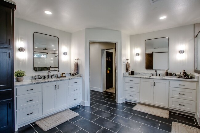 Building Photo - Pre Leasing in Melanie Park!