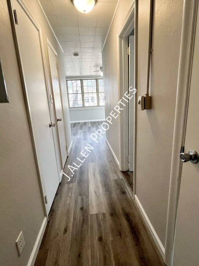 Building Photo - 127 W Norfolk Ave