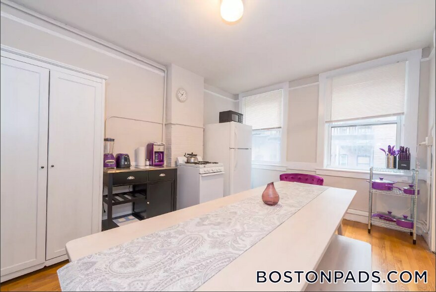 Building Photo - 161 Endicott St