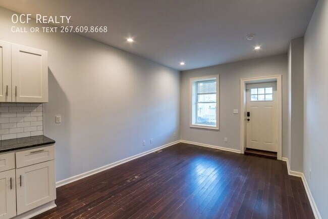 Building Photo - 723 S 56th St