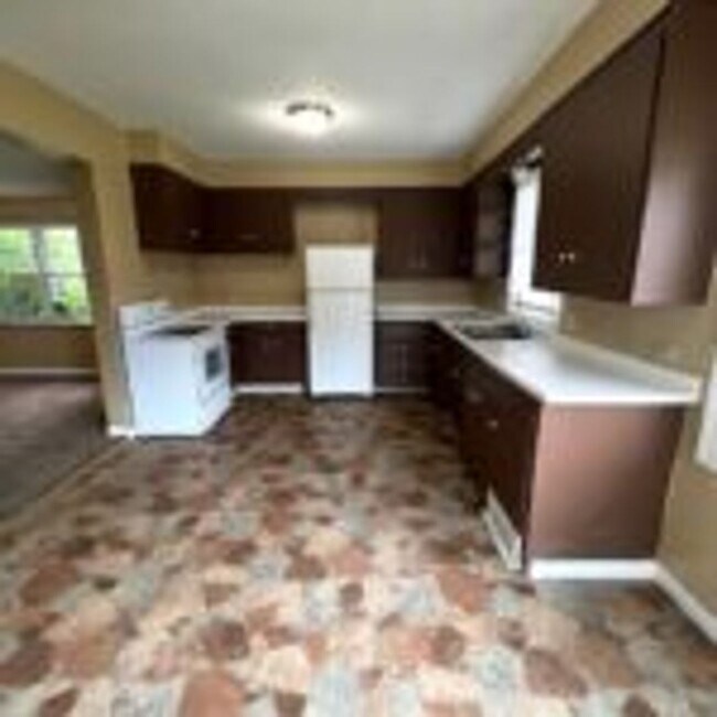 Building Photo - 2955 Exeter St