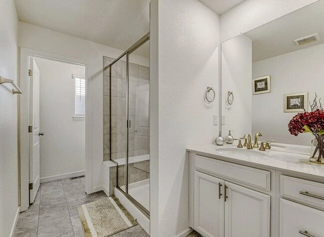 Building Photo - Luxurious CORNER LOT - 3bd 2.5 paired home in Dove Village!