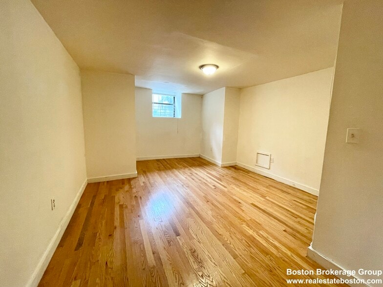 Building Photo - 76 Saint Stephen St