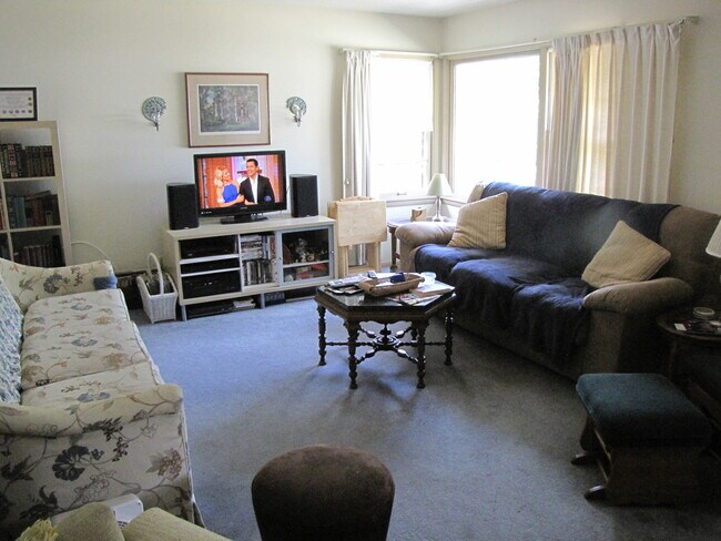 Building Photo - Great location in Richfield,*3Bed*1Bath single family home Avail Now!