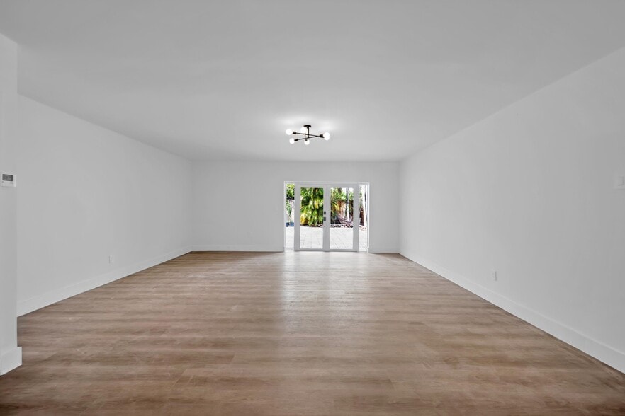 Building Photo - 13514 NE 23rd Pl