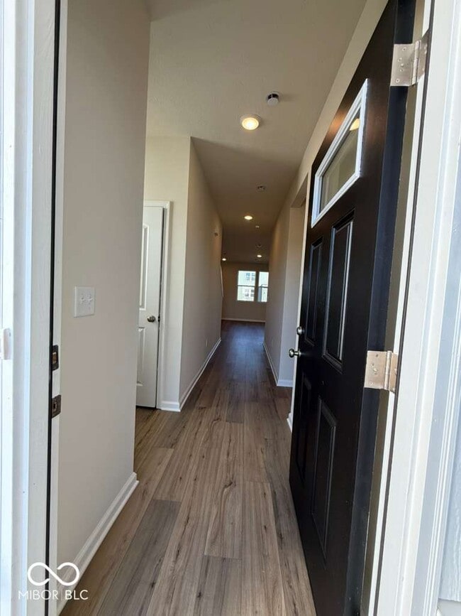 Building Photo - 3815 Sterling Dr