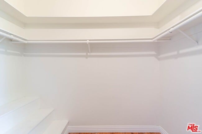 Building Photo - 13959 Victory Blvd