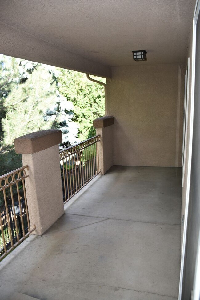 Building Photo - Gorgeous 2bd 2ba Condo in Southwest Colorado Springs!