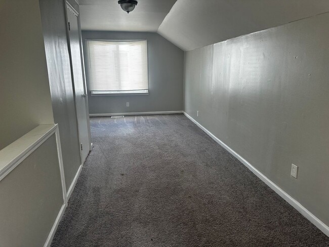 Building Photo - 3 Bedroom home in Centerline