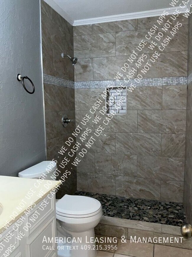 Building Photo - 8205 Heartfield Ln