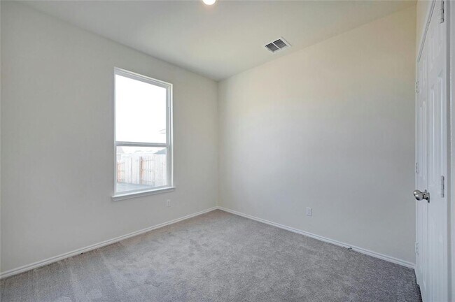 Building Photo - 221 Cherry Vine Dr