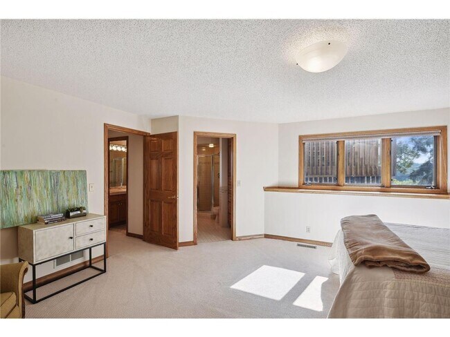 Building Photo - 10481 Bluff Rd