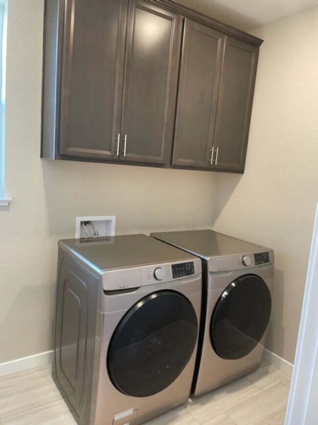 Building Photo - Newer Home with Owned Solar and 4 Bedrooms...