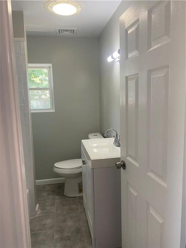 Building Photo - Renovated 3BR Single Family Home Near Downtown Providence & JWU Harborside