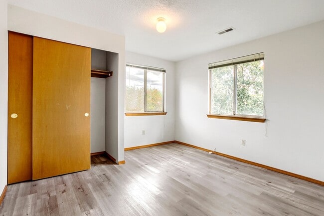 Building Photo - 3BR/2.5BA Two-Story Home in Bethany/NW Portland — Expansive Backyard Deck, Fully Fenced Yard & 2-...